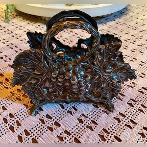 🔥Godinger Silver Plated Footed Embossed Grape Vine Napkin Holder🔥 Vintage 1994